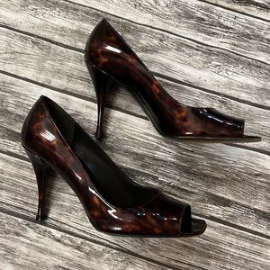 Stuart Weitzman Klinda Cognac Tartaruga Peep Toe Heels 6.5